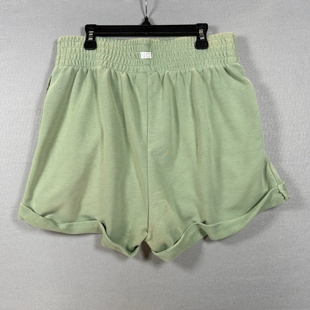 Nike Sportswear Femme High Waisted French Terry Shorts Sage Green Activewear M